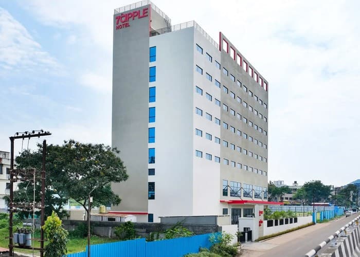 7 Apple Hotel - Facade 1