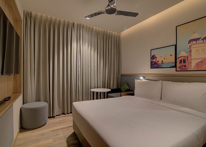 7 Apple Hotel - Deluxe queen room 1