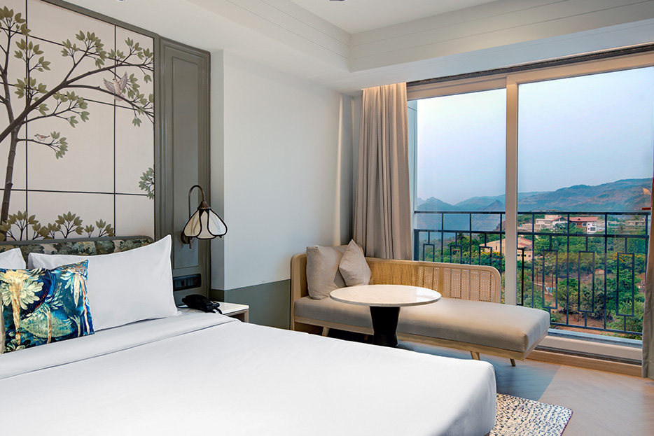 Royal Palm Queen 7 apple khandala