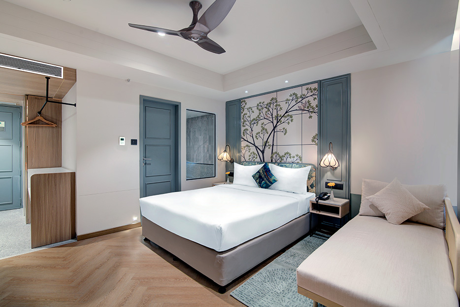 Royal Palm Queen 7 apple khandala